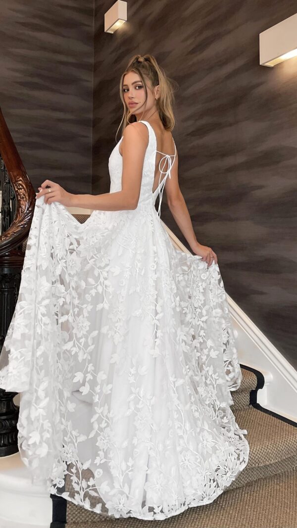 Jadore JP140, Lace & sequin white deb/wedding gown