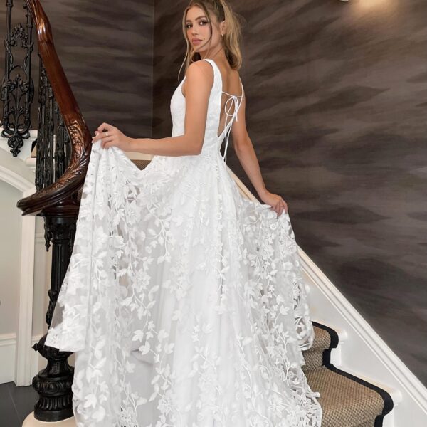 Jadore JP140, Lace & sequin white deb/wedding gown