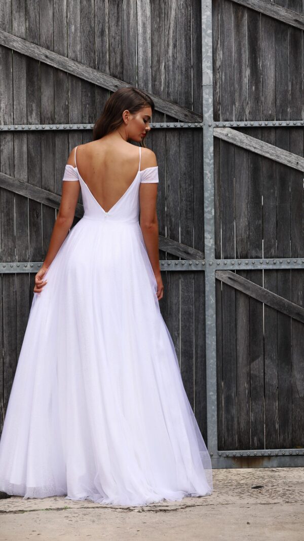 Deb or simple wedding Gown, Jadore, JX3029, size 10