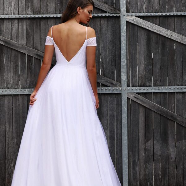 Deb or simple wedding Gown, Jadore, JX3029, size 10